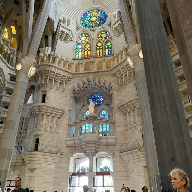 【巴塞隆拿】🇪🇸西班牙聖家族大教堂：高迪的夢幻建築，拍攝小貼士