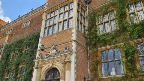 Lara Croft's Manor — traveler post in Hatfield