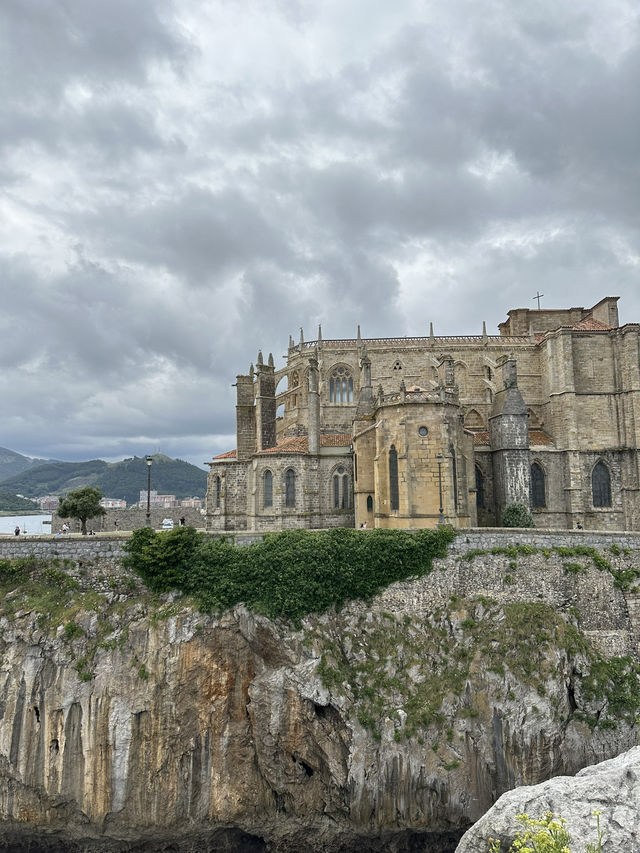 Guide to Castro Urdiales: A Hidden Gem 🏰