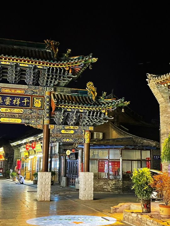 Pingyao After Dark: Lanterns, Neon & a Surprise Gold Fix