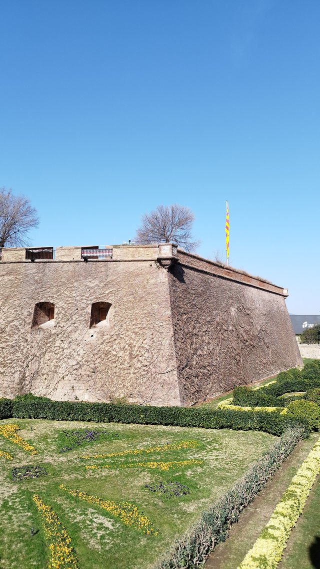 🏰 Afternoon at Montjuïc Castle – best views & living history