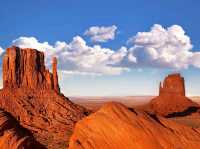 Enjoy the stunning nature of Monument Valley at Arizona-Utah state line!
