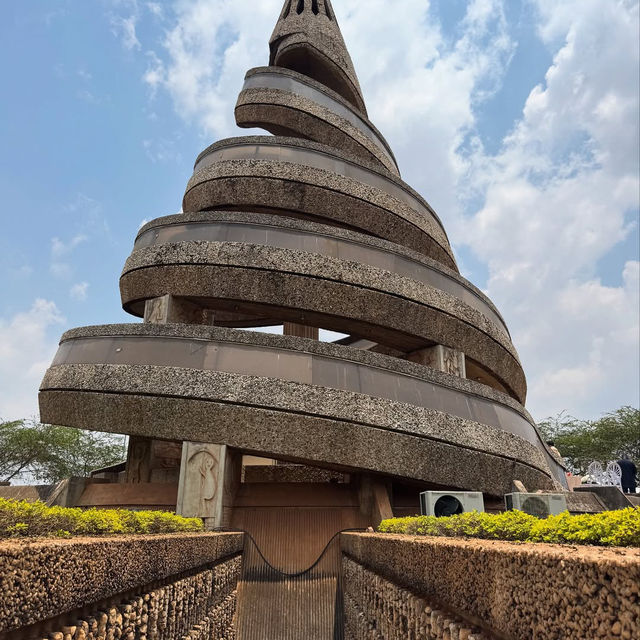 A Symbol of Unity and Heritage in Yaoundé 🇨🇲🏛️  