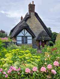🏡 Cotswold Cottage: A Timeless Escape into English Country Charm 🌸