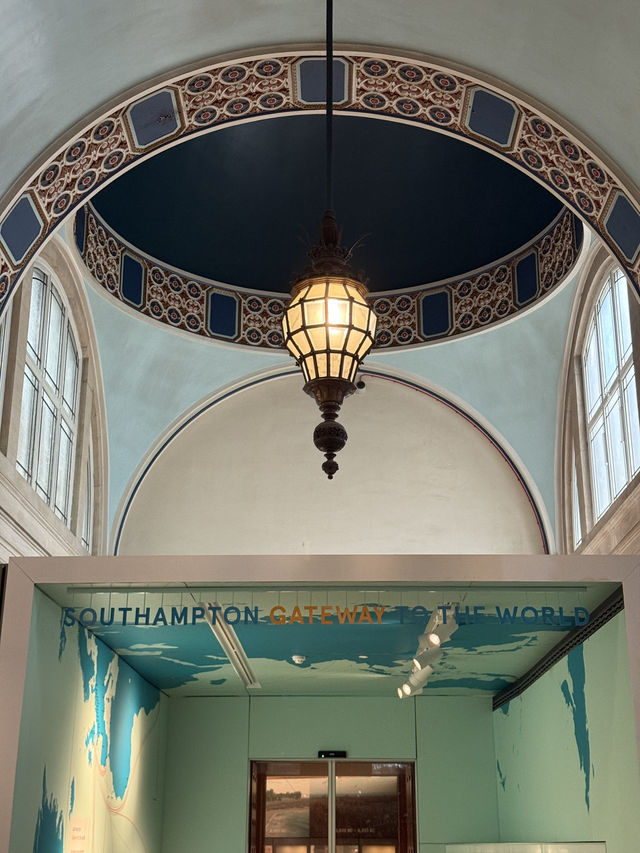 A Titanic Journey Through Southampton: Where History Meets the Sea 🌊⚓