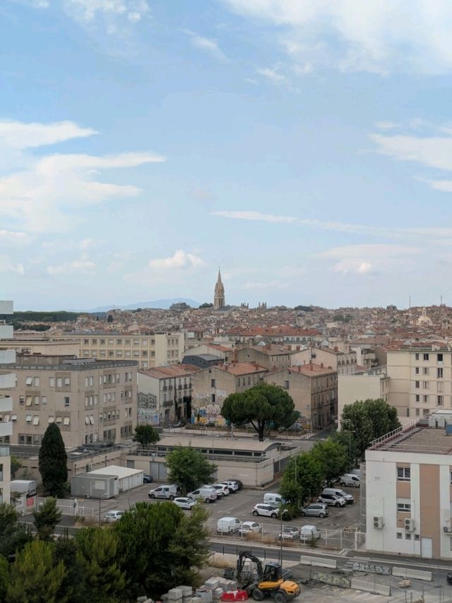 🎶 Evening Charm in Montpellier: Music, History, and Stone-Paved Streets