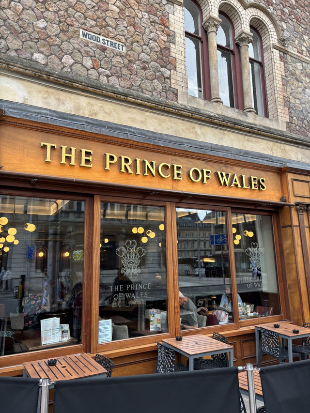 Midnight Arrival to Magical Cardiff—Castles, Pizza & Bay Boat Ride
