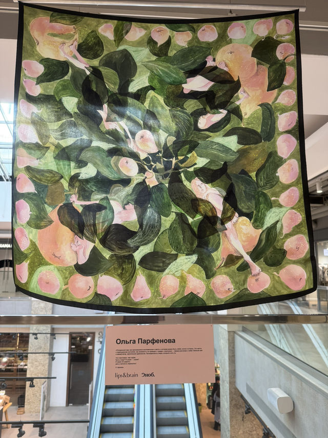 Silky painting in Neglinnaya gallery 