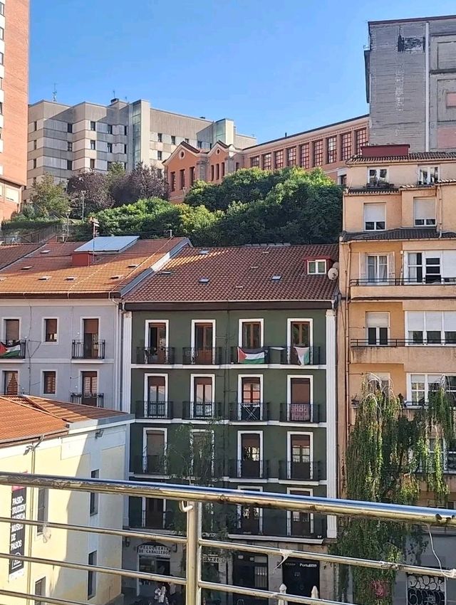 Bilbao's Giant Puppy: The World's Largest Flower-Covered Sculpture Guards the Guggenheim