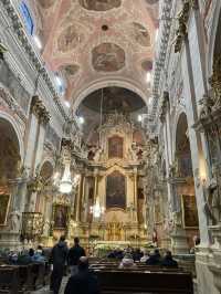 ヴィリニュスで可愛い教会を巡る1日プラン