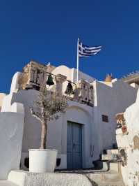 𝑺𝒂𝒏𝒕𝒐𝒓𝒊𝒏𝒊 — 𝑻𝒉𝒆 𝑪𝒊𝒕𝒚 𝒐𝒇 𝑺𝒖𝒏𝒔𝒆𝒕𝒔 & 𝑬𝒏𝒅𝒍𝒆𝒔𝒔 𝑩𝒍𝒖𝒆𝒔 