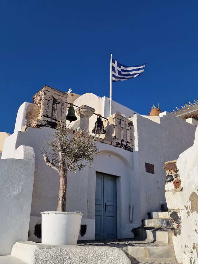 𝑺𝒂𝒏𝒕𝒐𝒓𝒊𝒏𝒊 — 𝑻𝒉𝒆 𝑪𝒊𝒕𝒚 𝒐𝒇 𝑺𝒖𝒏𝒔𝒆𝒕𝒔 & 𝑬𝒏𝒅𝒍𝒆𝒔𝒔 𝑩𝒍𝒖𝒆𝒔 