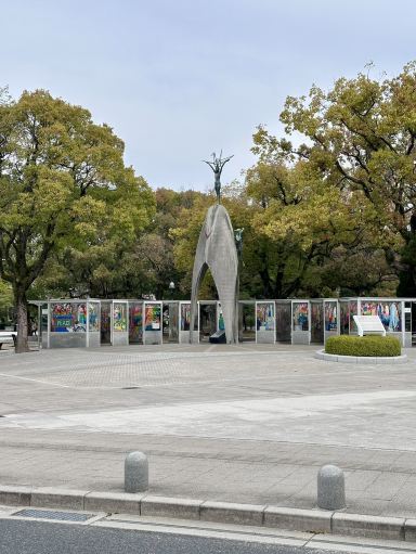 Children's Peace Monument - 広島の子供たちに捧げられた記念碑