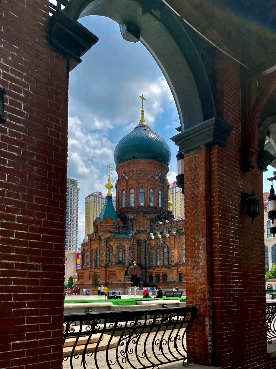 
Harbin is a city where Chinese culture beautifully intertwines with Russian history. Here, you can admire majestic Orthodox cathedrals, stroll down European-style streets, taste the famous local ice cream, and explore fascinating museums. If you're short on time, kick off your trip with these five must-visit spots.

1. ⛪ Saint Sophia Cathedral
   The ultimate symbol of Harbin and a former Orthodox church that now serves as a museum. Inside, you can enjoy art exhibitions, listen to live accordion music, and soak in an atmosphere that echoes the city's Russian past.
   📍 Address: 黑龙江省哈尔滨市道里区透笼街88号 (88 Toulong Street, Daoli District, Harbin, Heilongjiang Province)
   🎟 Cost: Around 20 RMB.

2. 🚶 Central Street — The Harbin Arbat (Zhongyang Street / Central Street)
   The city's most famous pedestrian street, featuring beautiful European architecture, cozy cafes, souvenir shops, and the iconic Modern (Madie'er) ice cream. This is the absolute best place to experience Harbin's unique vibe.
   📍 Address: 黑龙江省哈尔滨市道里区中央大街 (Zhongyang Street, Daoli District, Harbin, Heilongjiang Province)
   🎟 Admission: Free.

3. 🏮 Chinese Baroque District (Chinese Baroque Historical and Cultural Block)
   A historic neighborhood where European architecture harmoniously blends with Chinese traditions. Its narrow alleyways, ancient mansions, and atmospheric courtyards make it one of the most photogenic spots in the city.
   📍 Address: 黑龙江省哈尔滨市道外区南二道街 (South 2nd Dao Street, Daowai District, Harbin, Heilongjiang Province)
   🎟 Admission: Free.

4. 🐅 Siberian Tiger Park
   One of the world's largest conservation centers for Siberian tigers. Here, you can see dozens of these majestic predators in an environment closely resembling their natural habitat.
   📍 Address: 黑龙江省哈尔滨市松北区松北街88号 (88 Songbei Street, Songbei District, Harbin, Heilongjiang Province)
   🎟 Cost: Admission is around 110 RMB.

5. ❄️ Harbin International Ice and Snow Festival
   If you're visiting in winter, you simply can't miss the world's largest ice sculpture festival. Massive palaces, ice castles, and vibrant illuminations turn Harbin into a true winter wonderland. The main venue for the festival is the "Ice and Snow World".
   📍 Address: 黑龙江省哈尔滨市松北区太阳大道3号 (3 Taiyang Avenue, Songbei District, Harbin, Heilongjiang Province)
   🎟 Cost: Varies by season — usually between 260 and 330 RMB.

🎁 Bonus. ♨️ Dongfangyue Hot Spring & Spa
After long walks around Harbin, make sure to drop by this modern bathhouse complex. It's one of the places I loved the most during my entire trip! You can relax in hot pools, saunas, and lounge areas, recharge your batteries, and spend a few hours in pure comfort. The complex has rest rooms, entertainment, cafes, and everything you need for a perfect spa day. If you want to take a break between tours, this is the ideal spot.
📍 Address: 哈尔滨市道里区群力大道3517号 (3517 Qunli Avenue, Daoli District, Harbin)
🎟 Cost: Usually 100–200 RMB, depending on the time of visit and selected services.

✨ If you still have some time left, be sure to try the famous Modern (Madie'er) ice cream, pop into the themed Hogwarts Café, and take an evening stroll along the Songhua River embankment — it's these little moments that make a trip to Harbin truly unforgettable.