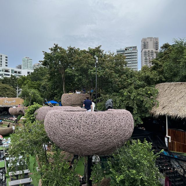 打卡泰國芭提雅懸崖鳥巢餐廳