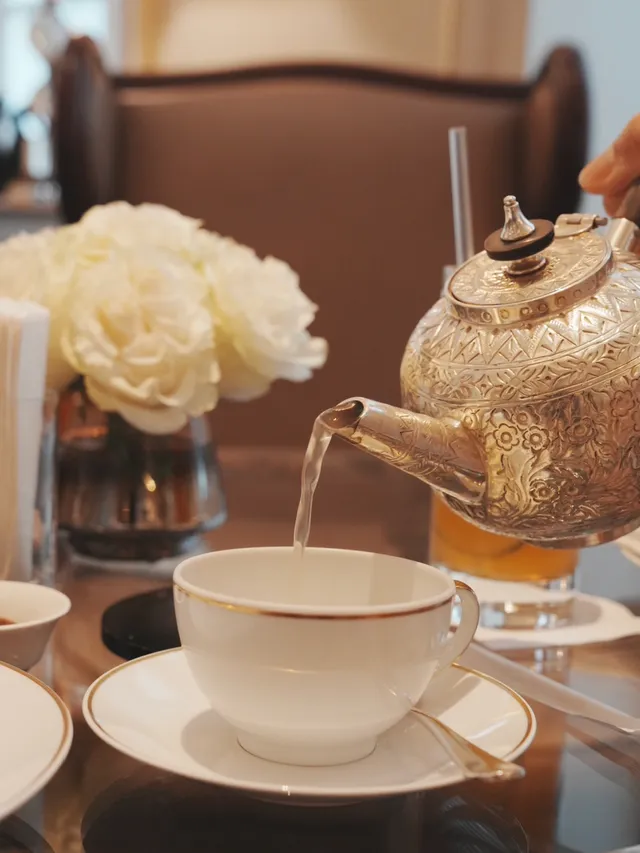 [Park Hyatt Saigon] Afternoon tea in the lobby bar that is too elegant to be considered afternoon tea