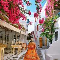 exploring the beautiful streets of Mykonos