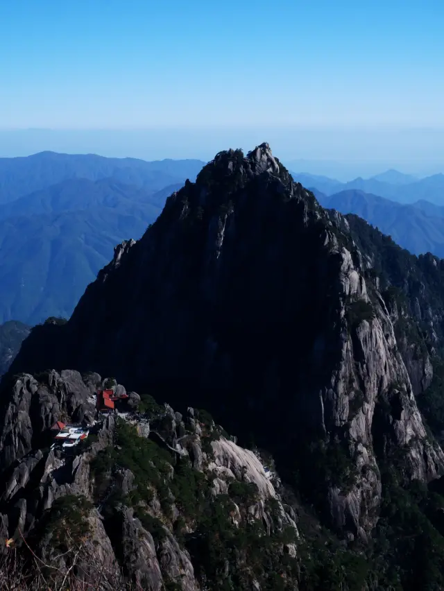 So this is what Huangshan looks like, I've been looking forward to it but ended up quite disappointed