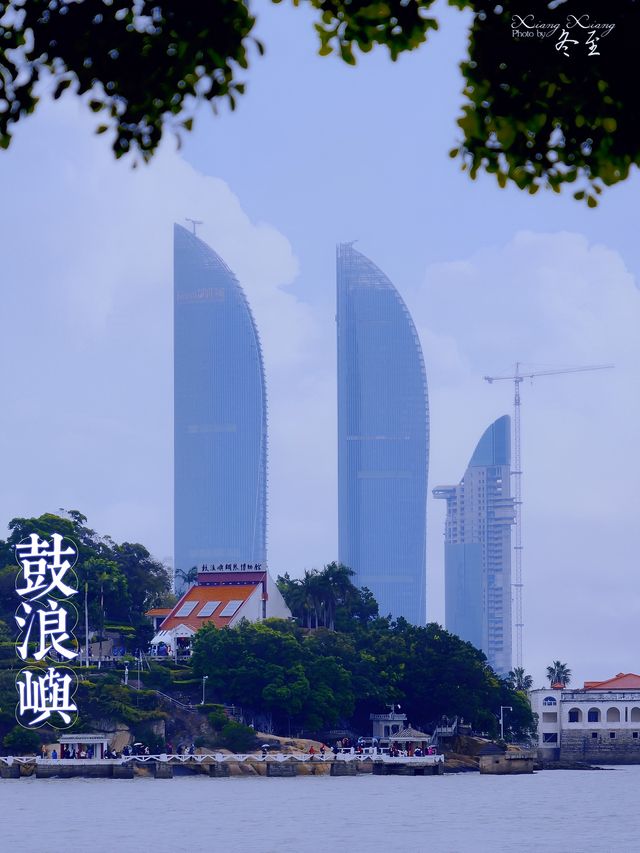 Patiently awaiting for a century, for your knowing smile — Gulangyu Island.