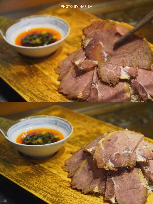 Adorned with Stars and Moon · Naxi in Dreams, the unforgettable Yunnan cuisine that lingers in one's mind. Adorned with Stars and Moon · Naxi in Dreams, the unforgettable Yunnan cuisine that lingers in one's mind.