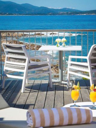🌟🏨 Luxe Escapes in Ajaccio: Sea, Spa & Serenity 🌊