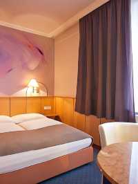 🏨✨ Vienna's Hidden Gem: Der Wilhelmshof Revealed! 🌟