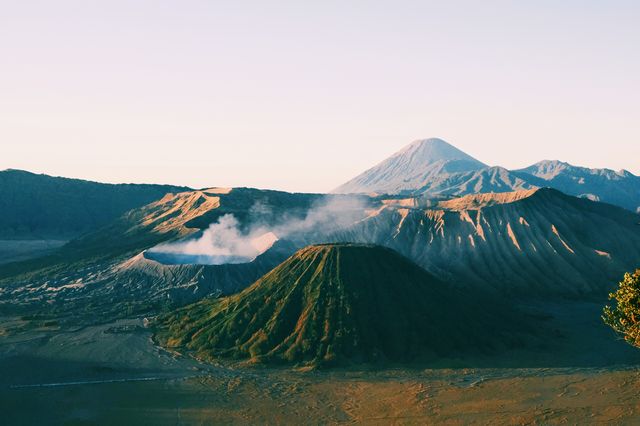 火山奇觀，印度尼西亞布羅莫火山｜探索東爪哇的自然奇蹟。