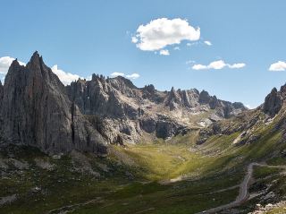 Exploring Nianbaoyuze National Geopark: A Hidden Tibetan Paradise 
