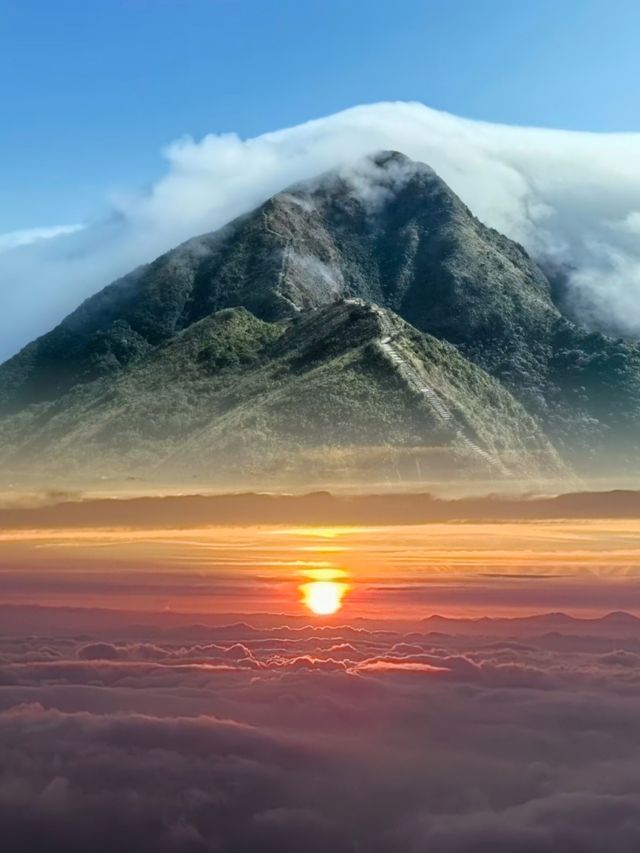 攀登銅鼓峰，體驗自然的壯麗與挑戰。