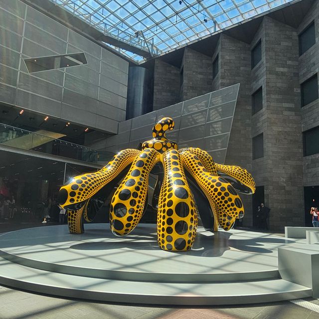 草間彌生，波點女王，墨爾本 NGV 大展。