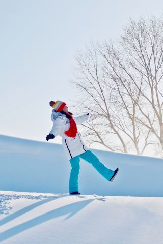 Winter fishing, horse riding, snowman building, and fish feasts in Duerbote