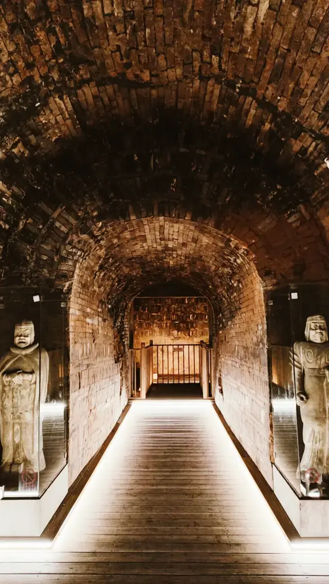 Experience an immersive tomb exploration, thrilling and exciting!