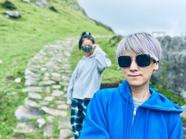 雨霧中的阿西里西韭菜花坪，不用濾鏡就能拍出的山水畫