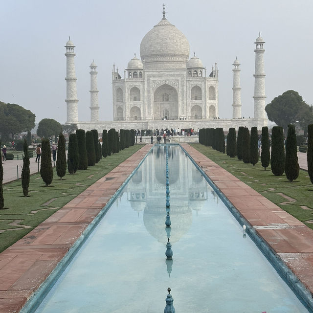 🏰  The Taj Mahal: A Timeless Wonder 🌅    