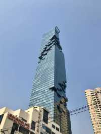 雲端之上：曼谷瑪哈納功大廈的像素奇景