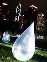 香港添馬公園驚現巨型水滴太可愛啦！