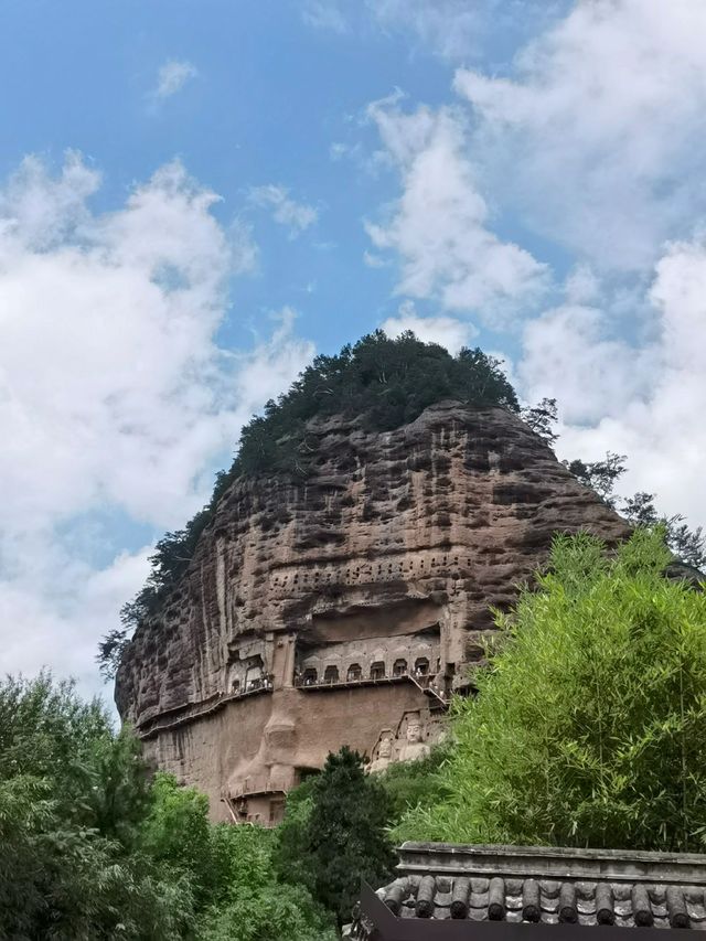 感受麥積煙雨：懸臂佛國的千年微笑