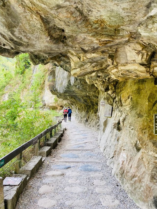 太魯閣峽谷：大理石峽谷的地質詩篇，台灣東部的自然奇觀
