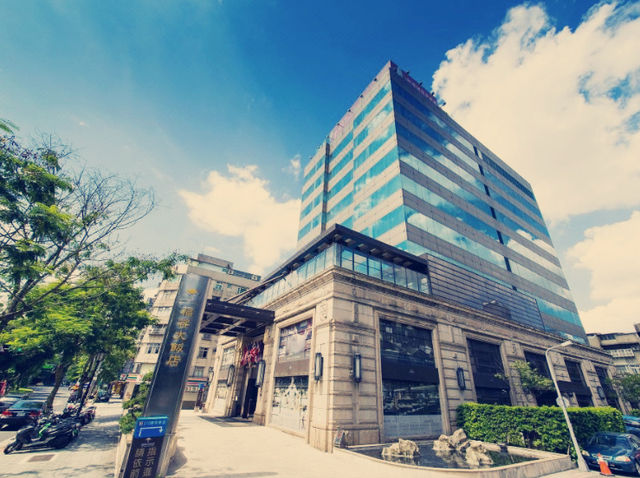 **【高空奢華享受】台北福容大飯店（一館）無邊泳池體驗**  