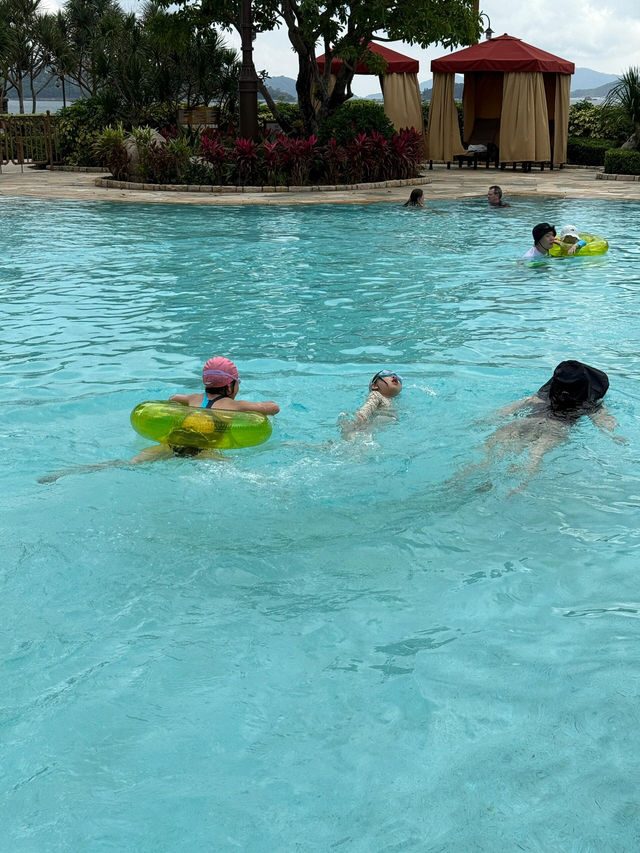 探索家酒店真的太有度假感了⛱️ 二刷港迪毫無猶豫再選這裡，上一次小朋友就愛到不行～