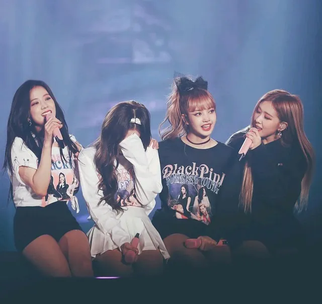 no comments. blackpink are legends. THE ONE AND ONLY.idc bout the company, blackpink's killing it.♡♡♡