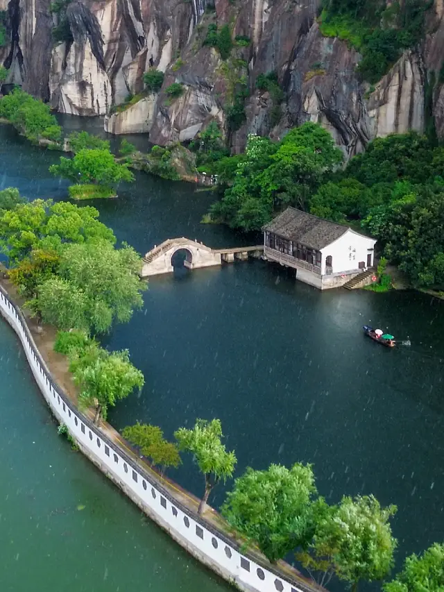 喺紹興東湖我影到太陽雨下嘅江南水鄉！