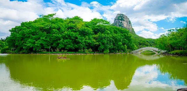 【住進柳州C位！蔓酒店帶您探秘馬鹿山奇境】  親愛的旅行家，歡迎入住柳州蔓酒店！我們不僅是您舒適的休