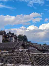 住在泊心雲舍，恍惚間聽見馬幫鈴鐺在百年老樑間回響