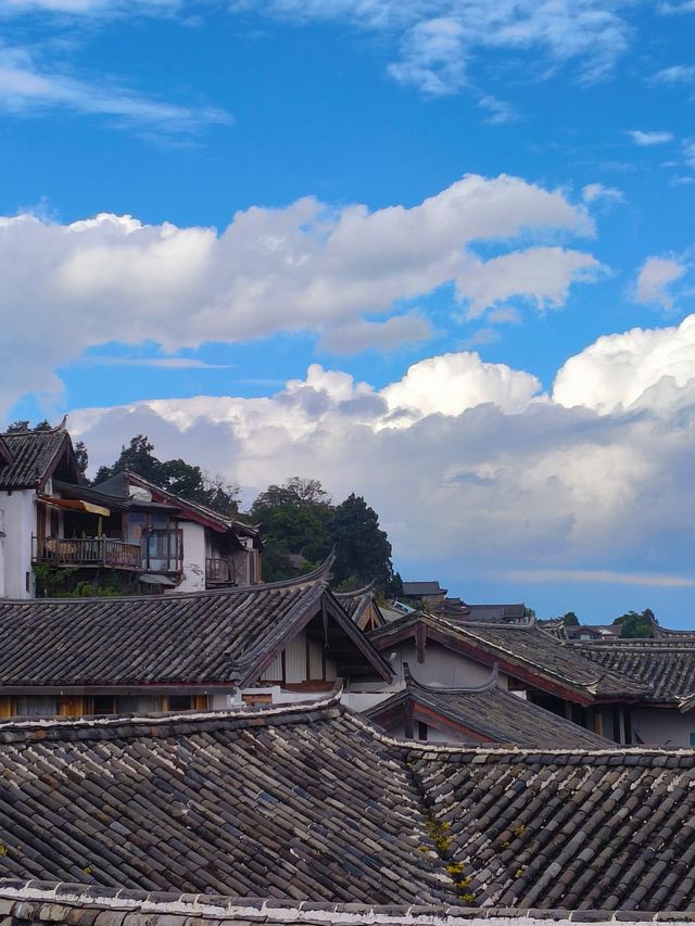 住在泊心雲舍，恍惚間聽見馬幫鈴鐺在百年老樑間回響