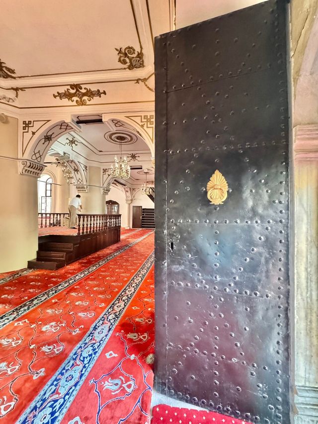 Exploring a Historic Mosque in Kemeraltı