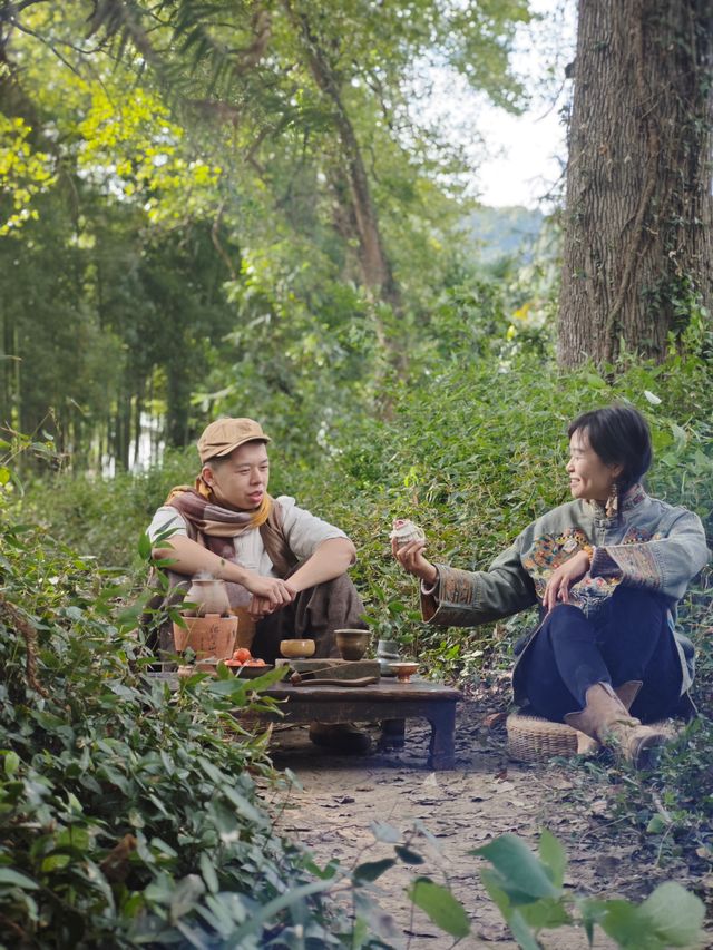 2晚沉浸遊！縣城民宿帶玩：戶外拉坯+山水茶會+古城夜演，