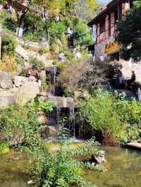 婺源篁嶺：曬出來的千年詩意 當金秋的陽光灑在篁嶺的黛瓦上，一幅流動的千年畫卷就此展開。婺源這座「中