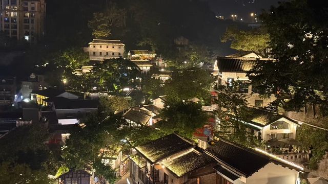 16天漫遊終章落重慶！紅油翻滾的火鍋燙熟所有疲憊，山城千階樓梯踏遍人間煙火～

從晉陝川的古韻走到霧