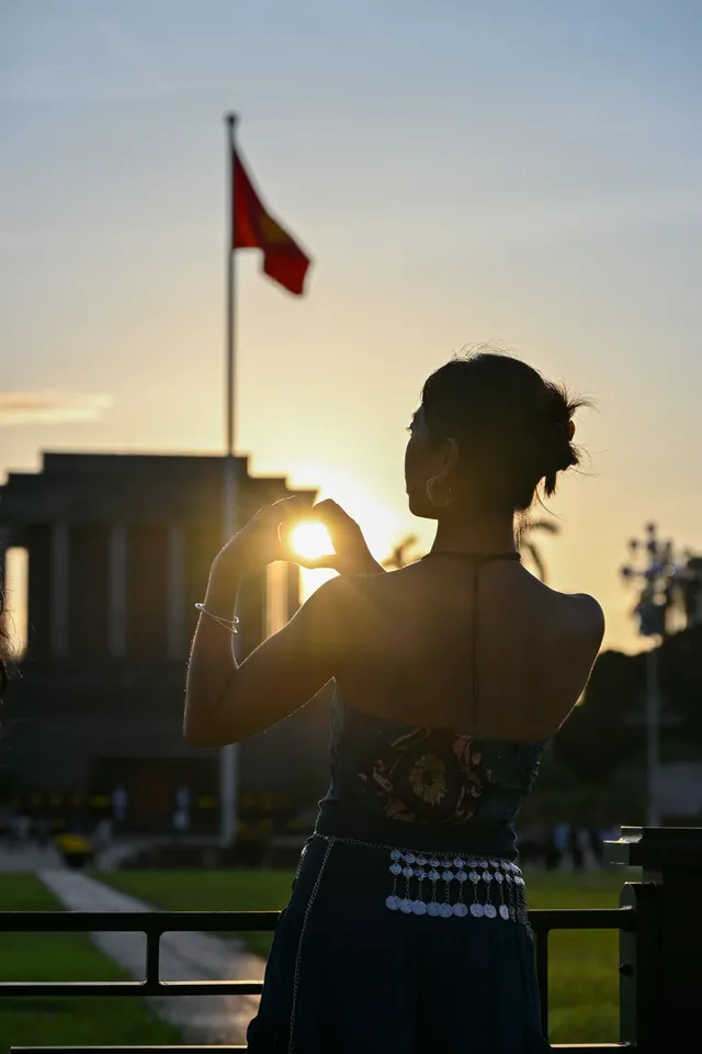 你問我什麼是自由？是煙火漫捲的河內